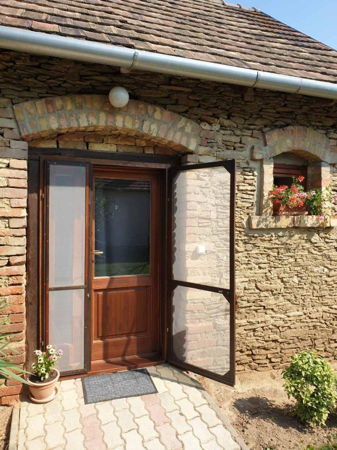 Kis Haz Apartman Zalacsany Bagian luar foto
